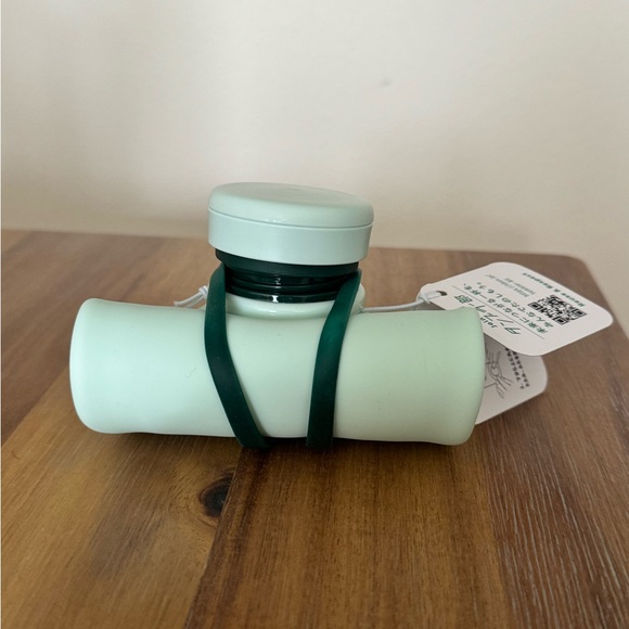 Starbucks JAPAN Foldable silicone water bottle Summer 2024 Edition - Picture 4 of 4